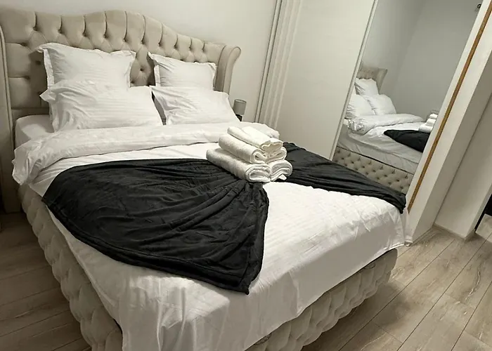 Апартаменти Modern Cozy Flat In Berceni Near Transportation *