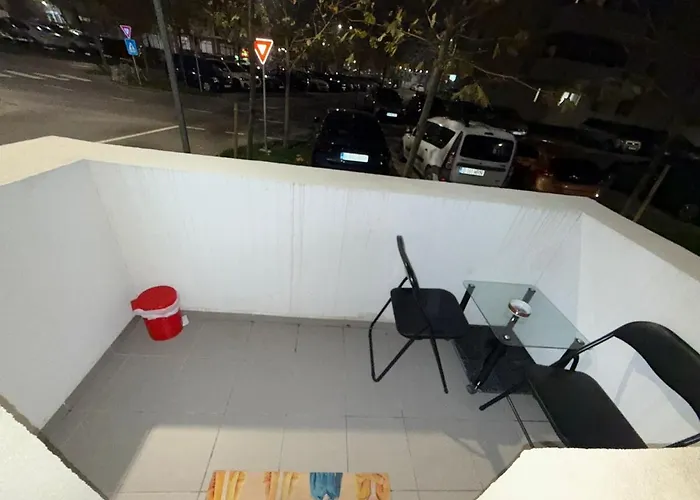 Апартаменти Modern Cozy Flat In Berceni Near Transportation *