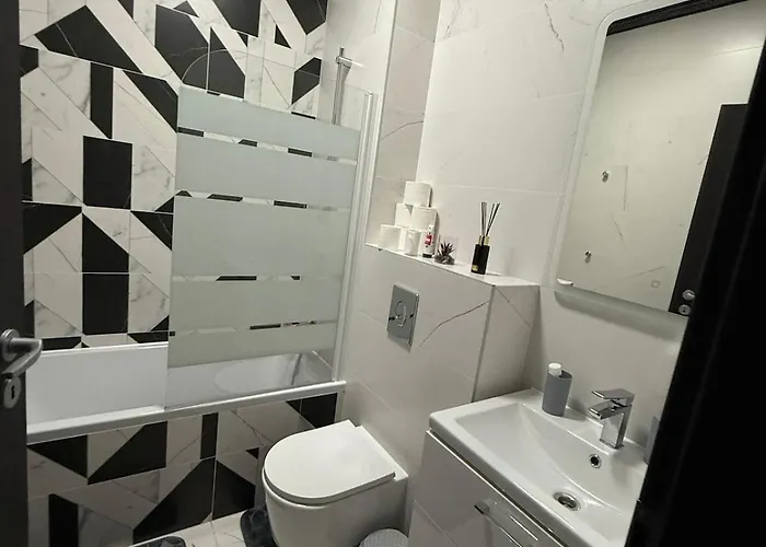 Апартаменти Modern Cozy Flat In Berceni Near Transportation Бухарест